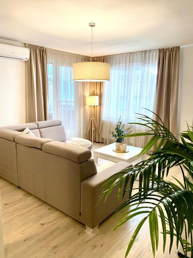 The Elite Suite Downtown A/C & Garage Parking Bratislava Exterior foto
